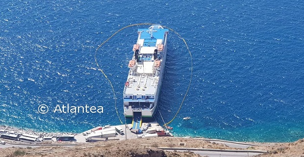 Ρήγμα από πρόσκρουση σε βραχονησίδα στη Σαντορίνη το «Olympus»