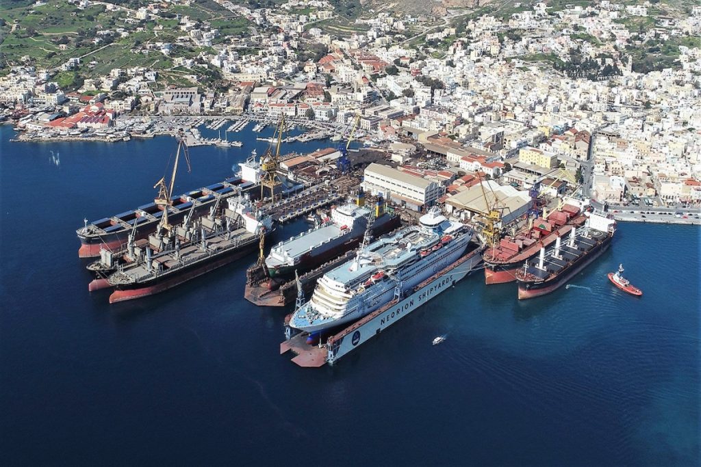 Όμιλος ONEX: Υπηρεσίες επείγουσας αερομεταφοράς για όλους τους κατοίκους της Σύρου