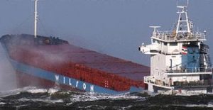 paleuei_me_ta_kumata_fortigo_ploio_