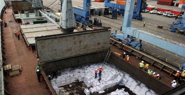 panama_boreiokoreatiko_ploio_me_opla_