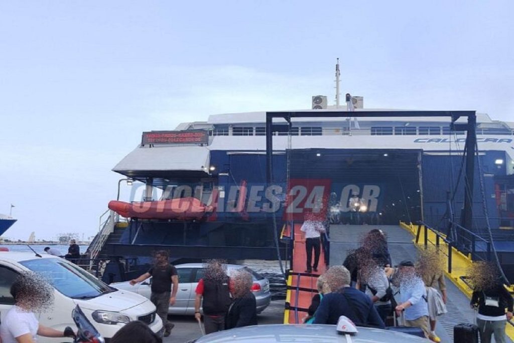 Απίστευτο παρκάρισμα στη Σύρο – Ο καπετάνιος έδωσε μάχη… για να δέσει στο λιμάνι!