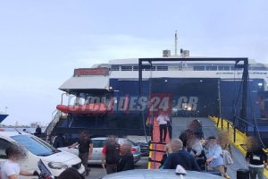 parkarisma_syros_ploio_