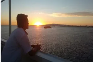 Όταν ένας πατέρας και ένας γιος ναυτικός συναντιούνται με τα πλοία τους στην θάλασσα στην Κίνα!