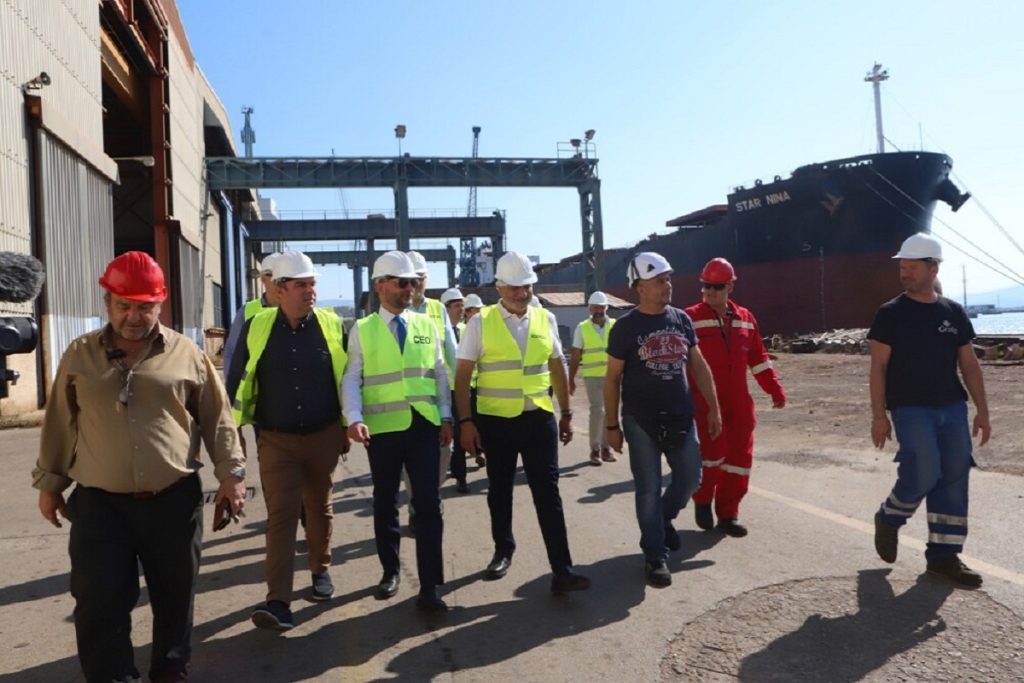 Στα Ναυπηγεία Ελευσίνας ο περιφερειάρχης Αττικής Γ. Πατούλης (video)