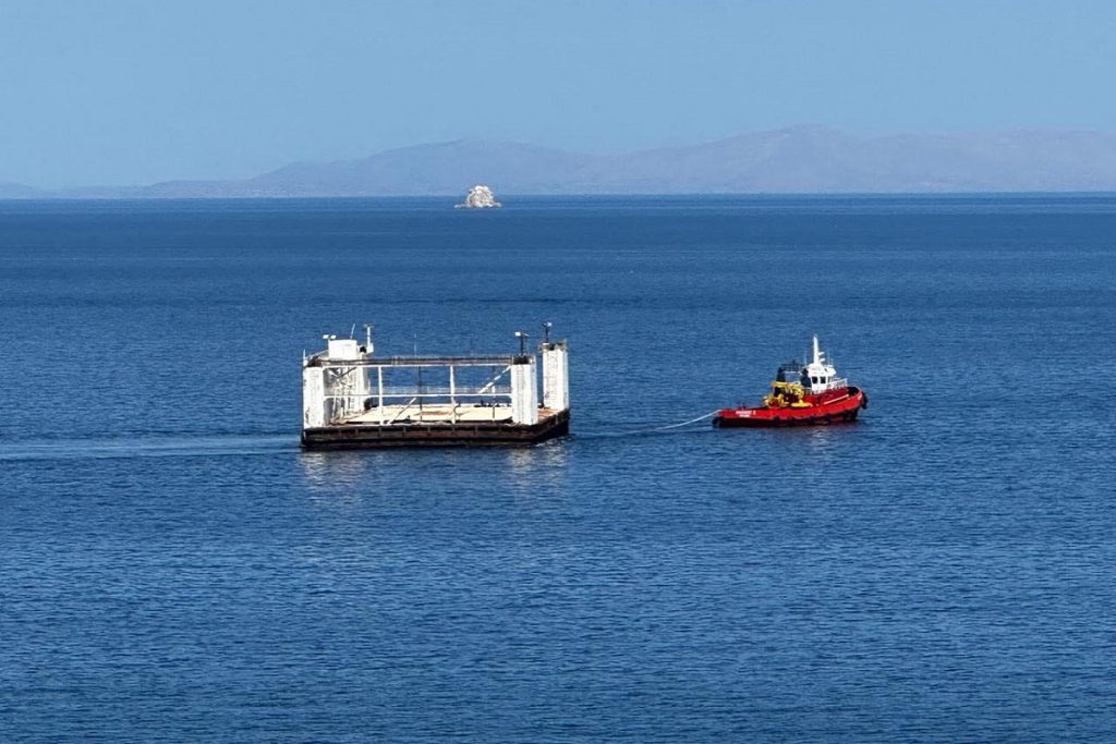 Απομακρύνθηκε το Πειραιάς V από τα Μέθανα