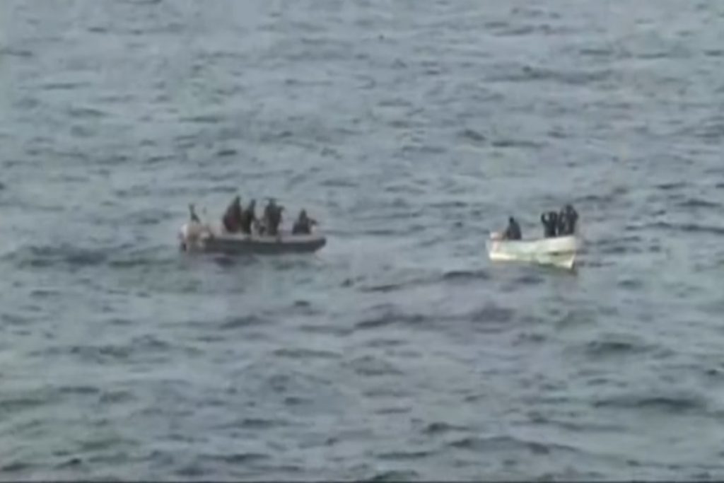 ΒΙΝΤΕΟ: Όταν η ελληνική φρεγάτα «Ψαρά» και το πλήρωμα της συνελάμβαναν Σομαλούς πειρατές