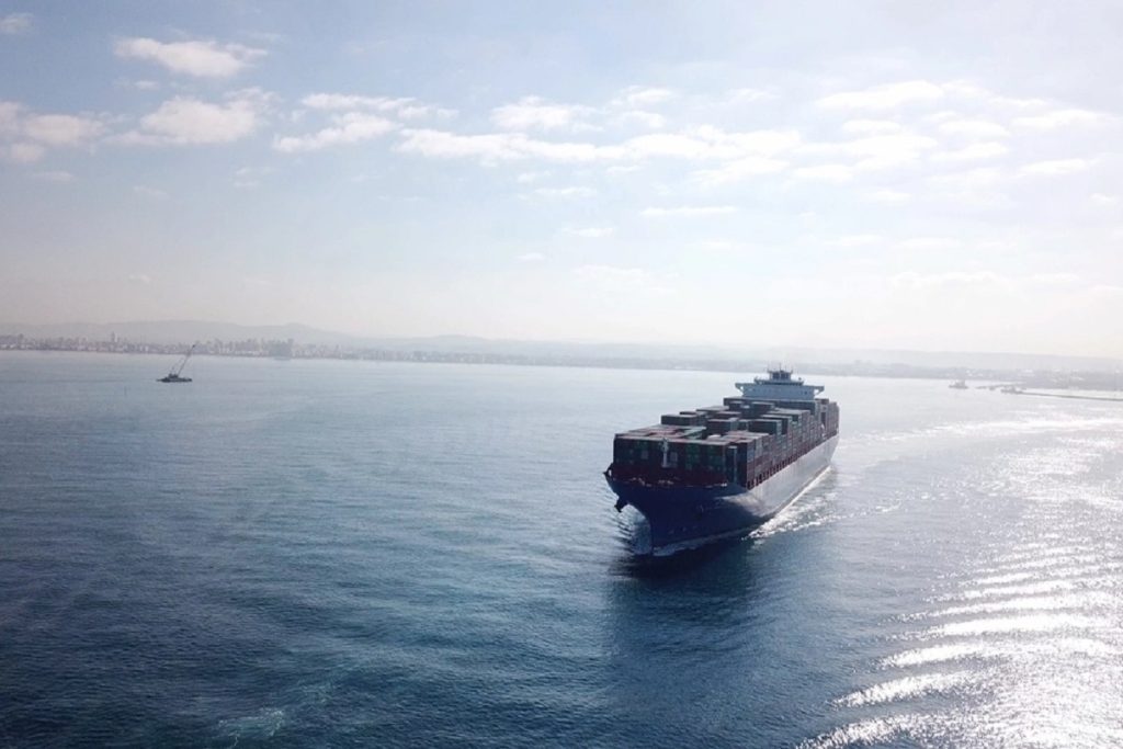 Πειρατές επιτέθηκαν σε πλοίο μεταφοράς κοντέινερ στον Κόλπο της Γουινέας – Απήγαγαν μέλη του πληρώματος