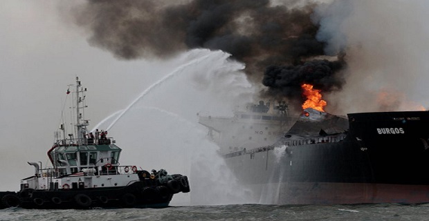 Πυρκαγιά σε tanker της Pemex στον Κόλπο του Μεξικού (photos)