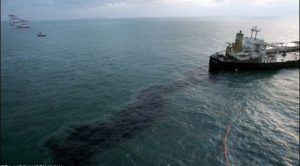 peropou-100-tonoi-petrelaiou-xuthikan-sti-thalassa-tis-katexomenhs-karpasias