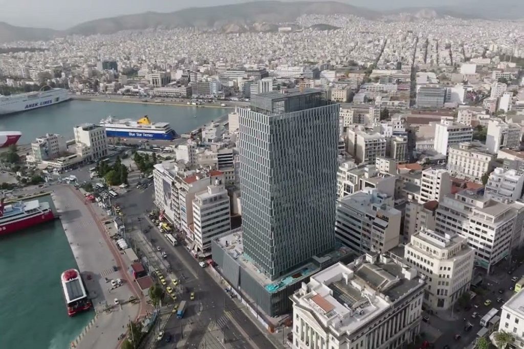 Piraeus Tower: Μια ανάσα πριν παραδοθεί στους ενοίκους του (video)