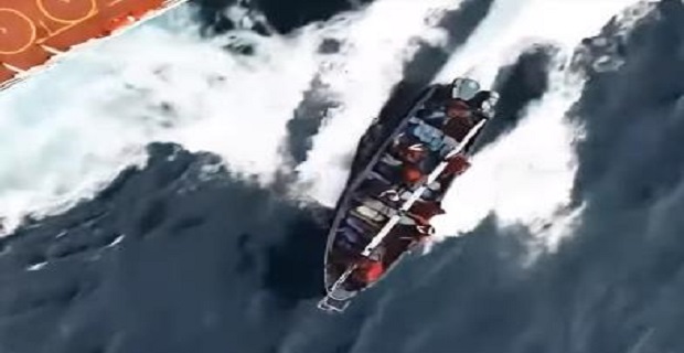 Πειρατές καταγράφονται εν δράσει σε πρόσφατο video Πειρατές καταγράφονται εν δράσει σε πρόσφατο video