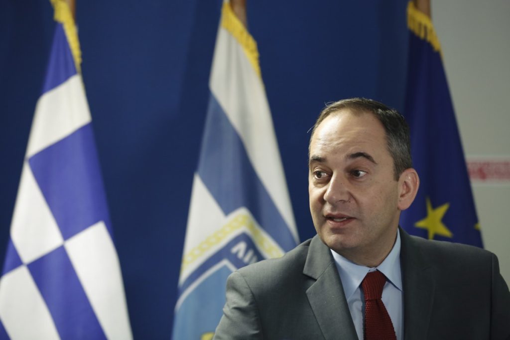 «Καλώ τους επιβάτες και τα πληρώματα να τηρούν τα μέτρα προστασίας»