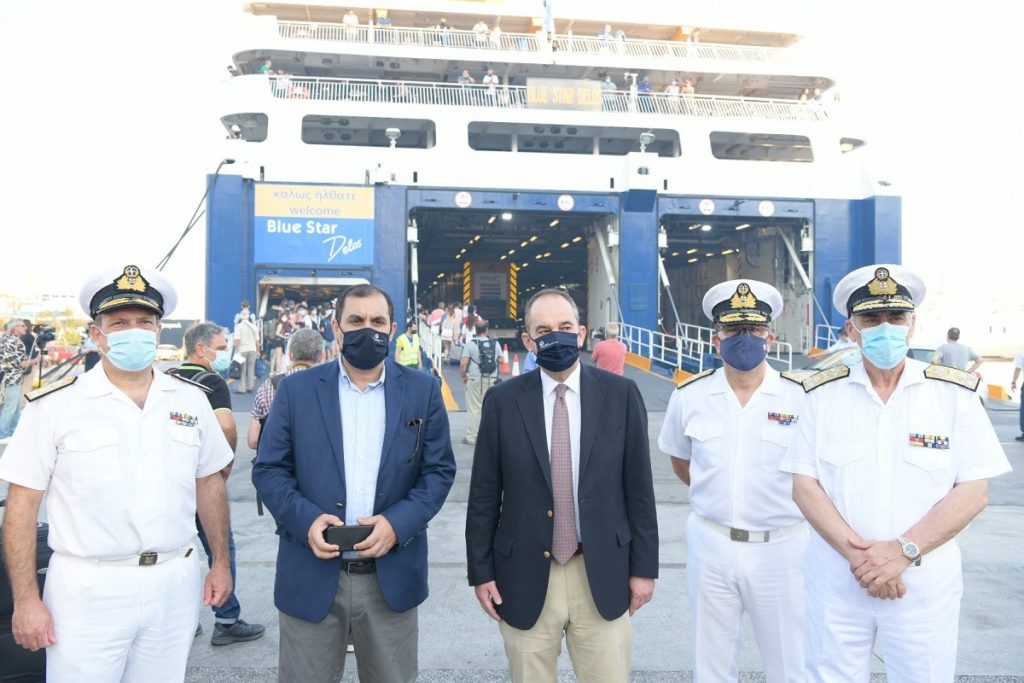 Πλακιωτάκης από το λιμάνι του Πειραιά: Στόχος η επιστροφή στην κανονικότητα