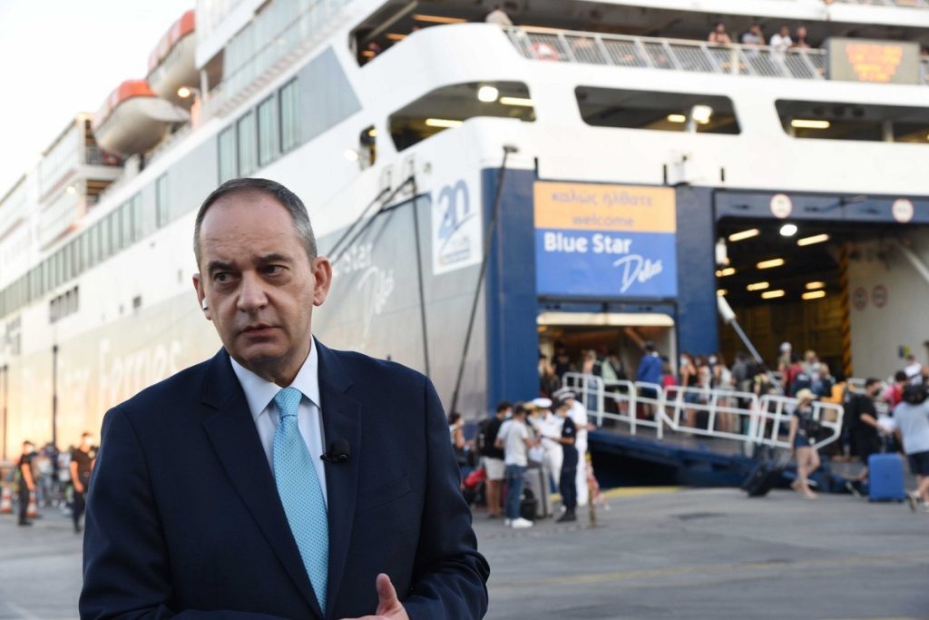 Πλακιωτάκης: Δεν έχει επιτραπεί επιβίβαση σε πάνω από 22.000 επιβάτες