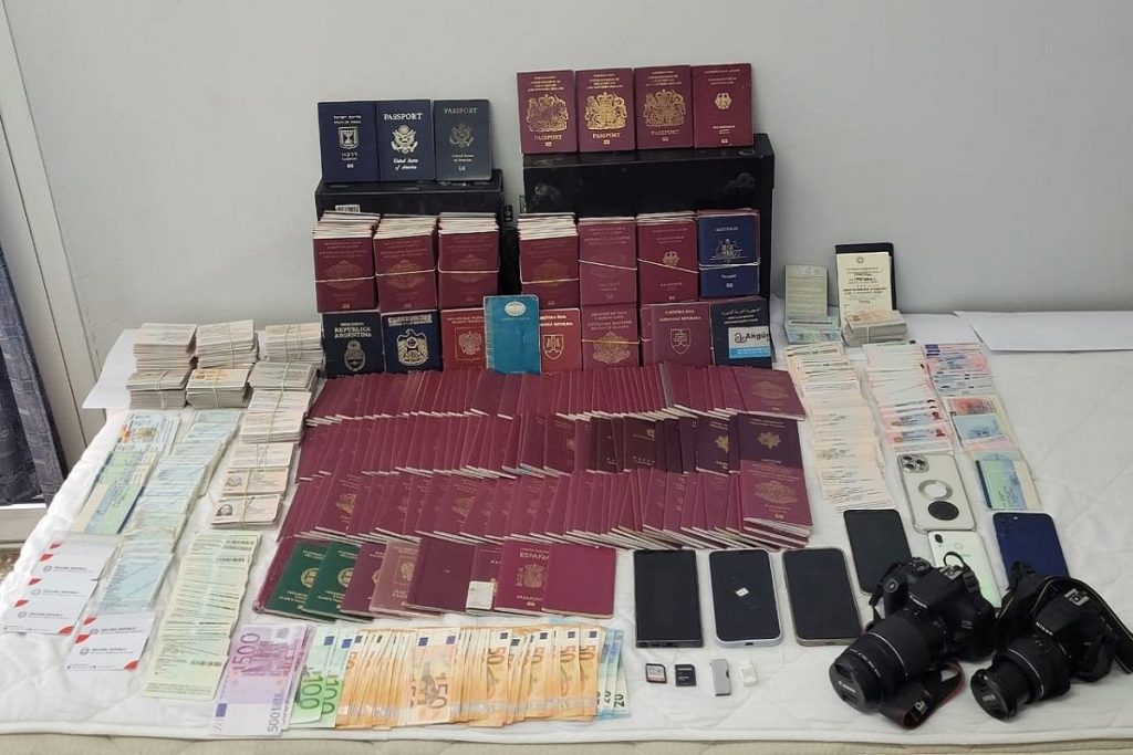 Εξαρθρώθηκε κύκλωμα πλαστογραφίας και μετακίνησης μεταναστών - Τουλάχιστον 1 εκατ. ευρώ κέρδη (video)