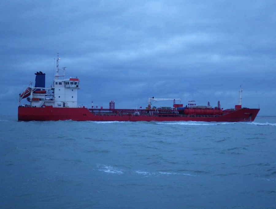 plohgos_epese_anaisthitos_sti_gefura_ploiou3