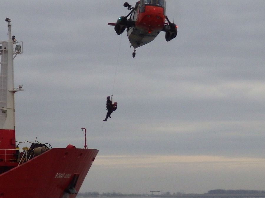 plohgos_epese_anaisthitos_sti_gefura_ploiou6