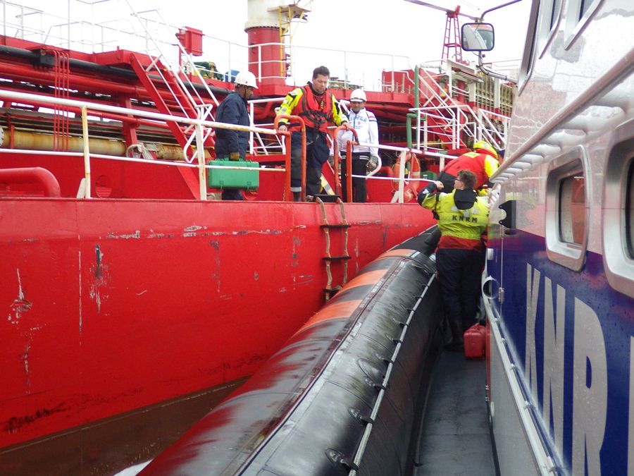 plohgos_epese_anaisthitos_sti_gefura_ploiou7