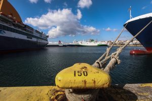 ploia_limani_aktoploia_