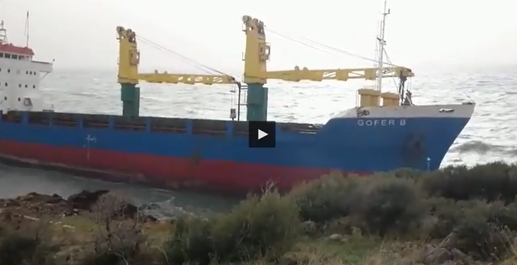 Τρία πλοία παρασύρθηκαν από τους ισχυρούς ανέμους στην Τουρκία 