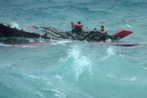 ploio-buthizetai-anoikta-tis-nhsou-twn-xeistougennwn