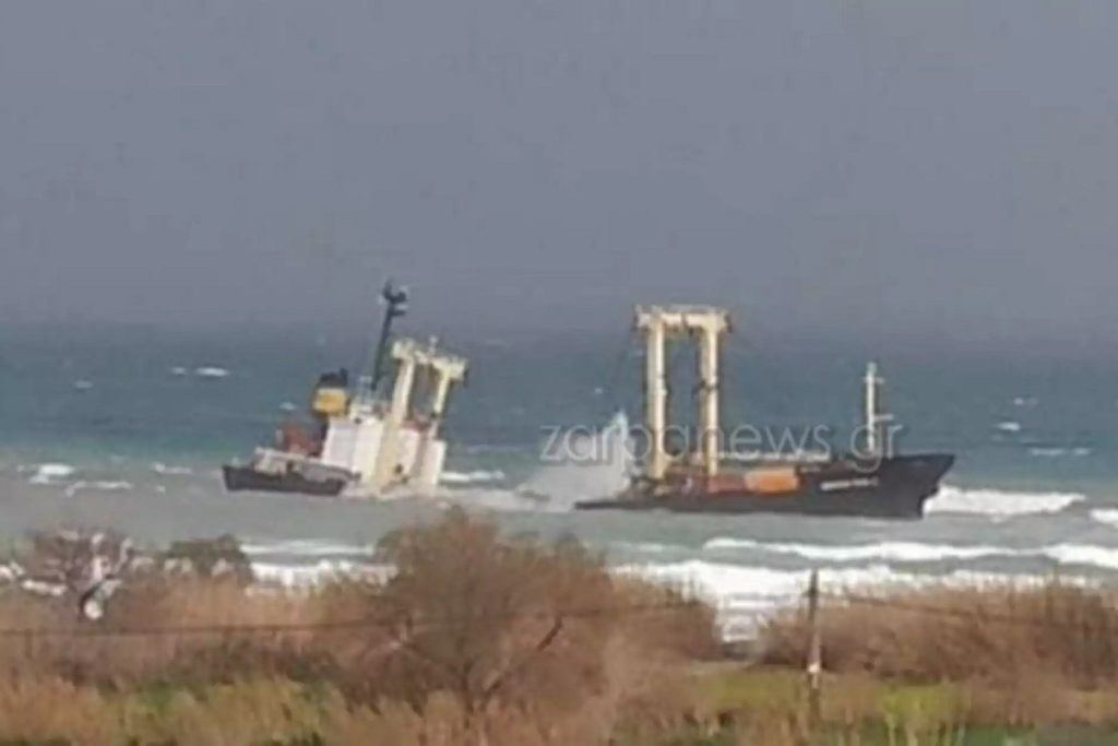 Προσάραξη φορτηγού πλοίου στην Κρήτη - Το πλοίο κόπηκε στα δύο!
