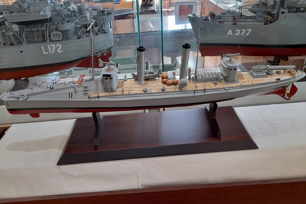 Το «καρνάγιο» των μοντελιστών του ναυτικού μουσείου Κρήτης