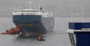 ploio__metaforas_oxhmatwn_sugkroustike_me_alieutiko_