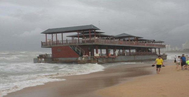 ploio__vgike_stin_steria_