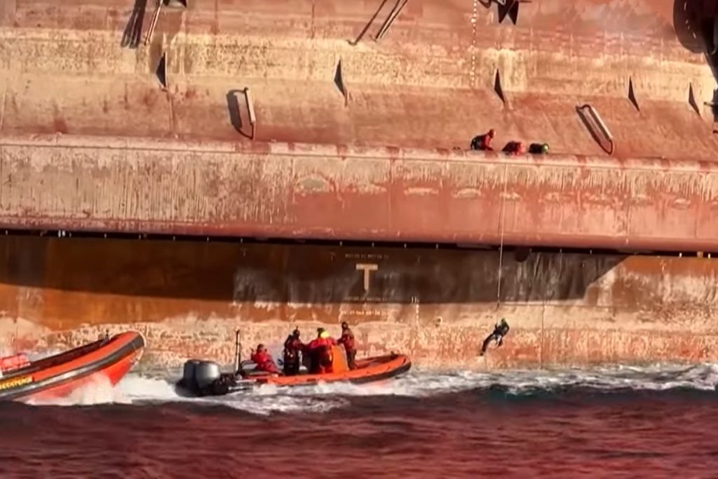 Η Shell μηνύει την Greenpeace μετά την κατάληψη του πλοίου FPSO της για 13 ολόκληρες ημέρες
