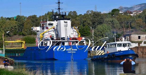 Τούρκικο φορτηγό πλοίο κόλλησε στον ισθμό της Κορίνθου [φωτογραφίες]