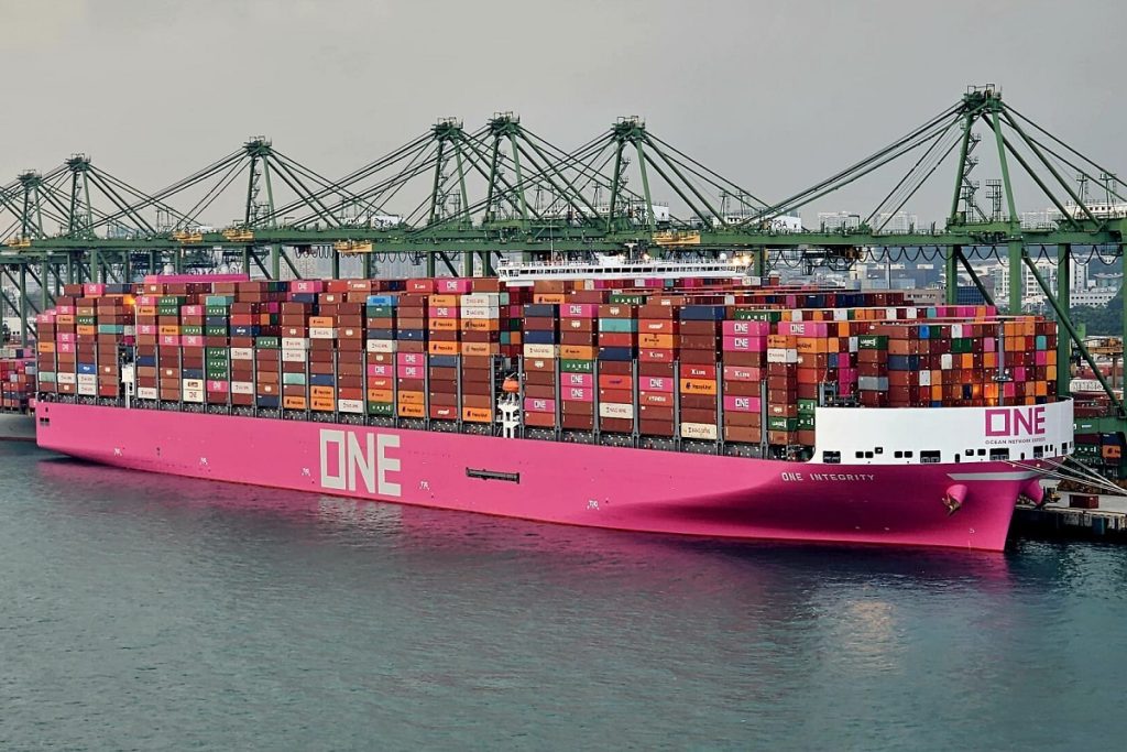 Νέο παγκόσμιο ρεκόρ στον αριθμό των εμπορευματοκιβωτίων που φορτώθηκαν σε ένα πλοίο – Απίστευτος ο αριθμός!