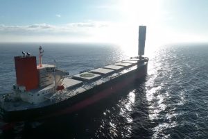 ploio_me_aiolikh_energeia