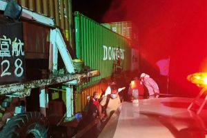 ploio_metaforas_kontainer_vouliakse