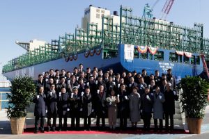 ploio_metaforas_konteiner_me_lng