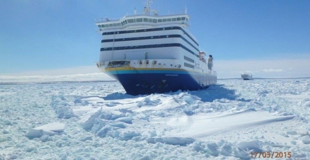 ploio_pagideutike_ston_pago