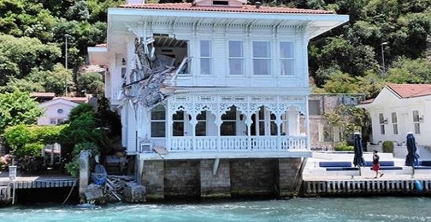 ploio_peftei_se_spiti_