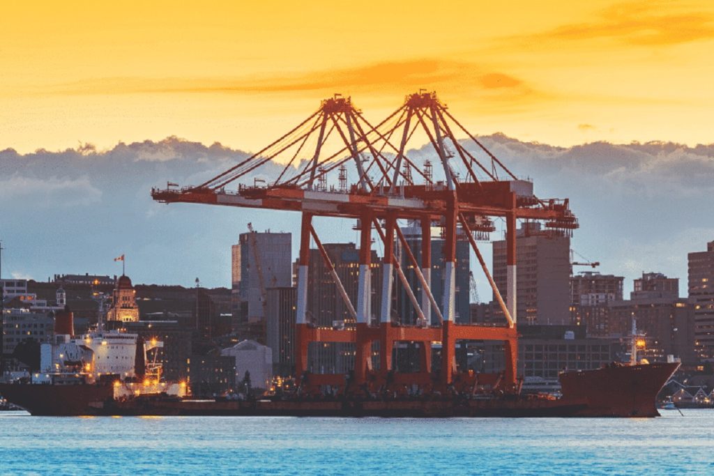 Αμοντάριστο βίντεο: Τεράστιος γερανός διαλύεται μετά την πρόσκρουση πλοίου πάνω σε αυτόν!