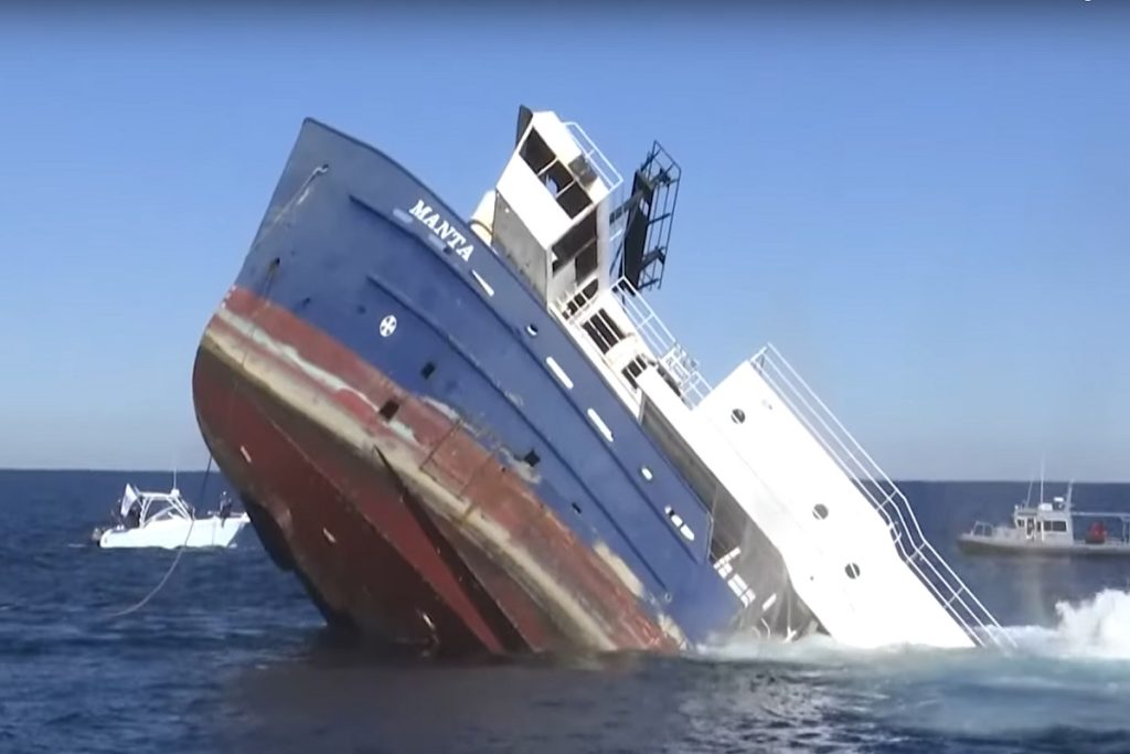 ΒΙΝΤΕΟ: Ερευνητικό πλοίο βυθίστηκε στον Κόλπο του Μεξικού για να δημιουργηθεί ένας τεχνητός ύφαλος