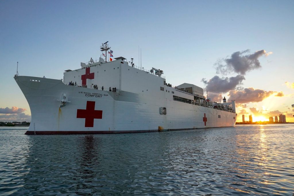 Το εντυπωσιακό πλωτό νοσοκομείο USNS Comfort αναχωρεί για ανθρωπιστική αποστολή στη Λατινική Αμερική και την Καραϊβική