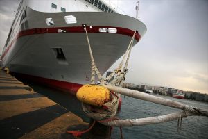 pno-ploia-peiraias-limani-apergia