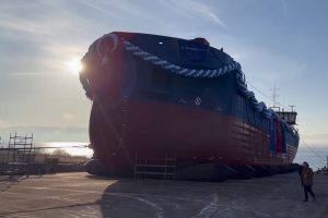 pontoporos_nautilia_forthgo_ploio_me_hlektrikh_energeia