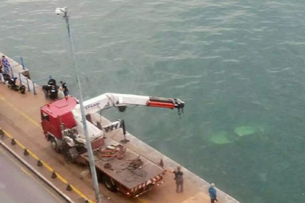 «Τι κρύβει η βυθισμένη Porsche στην πύλη 2 στο λιμάνι του Πειραιά;»