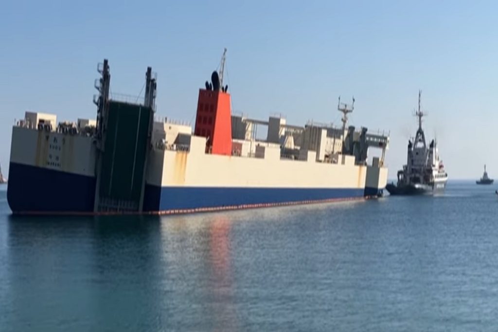 Βίντεο: Συνεχίζονται οι προσπάθειες διάσωσης του πλοίου μεταφοράς αυτοκινήτων Suou