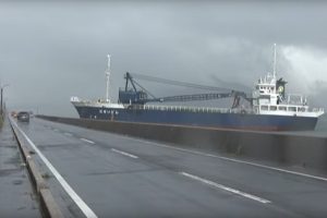 prosaraksh_forthgou_ploiou_dipla_se_autokinhtodromo