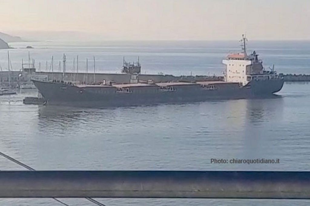 Ουκρανικό φορτηγό πλοίο προσάραξε κατά την είσοδο του σε λιμάνι στην Ιταλία