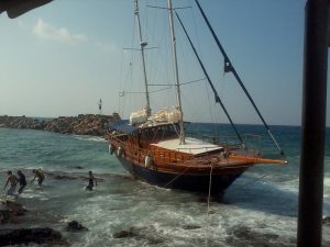 prosaraxh-touristikou-skafous-sthn-euboia