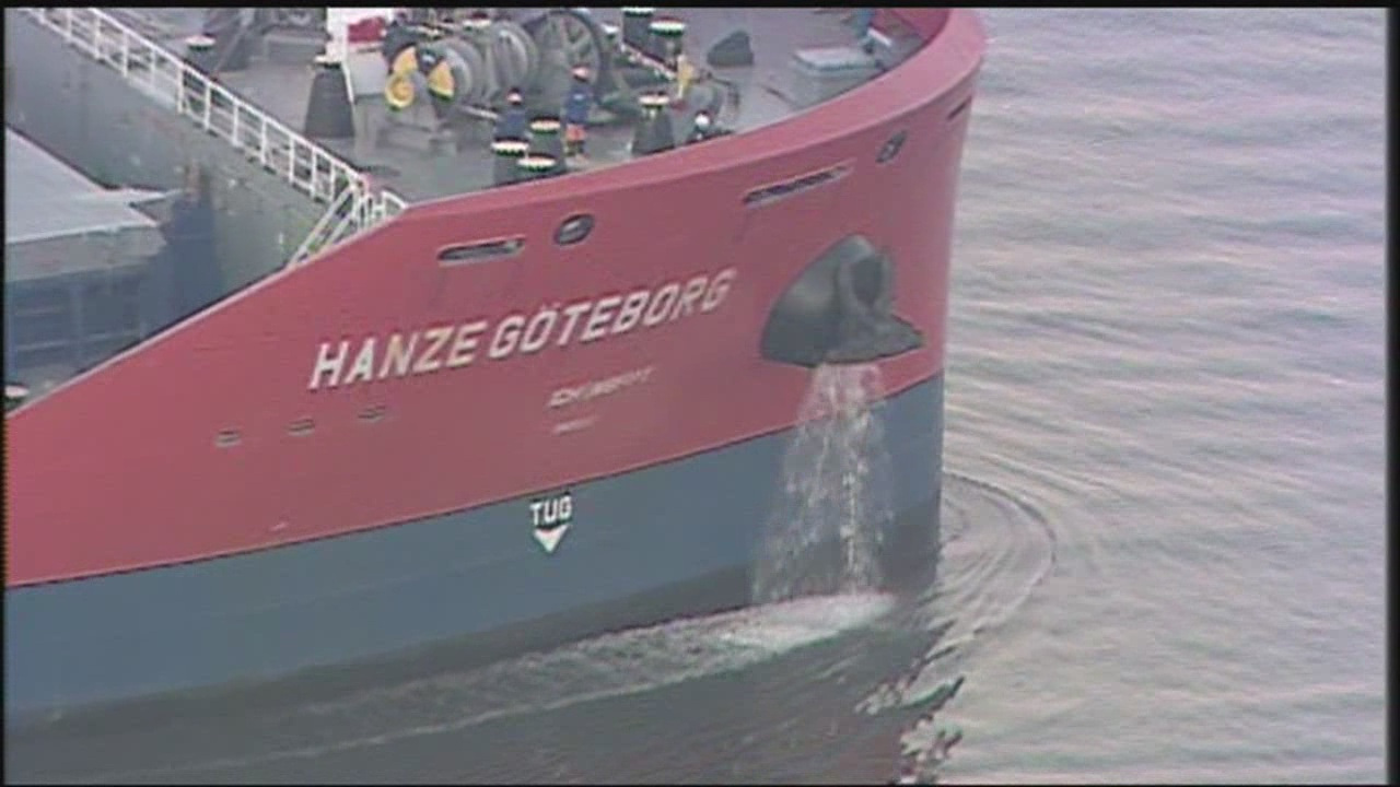 prosaraxi__forthgou_ploiou_sto_potamo_elizabeth_