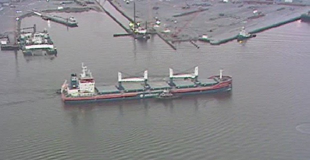 prosaraxi_forthgou_ploiou_sto_potamo_elizabeth_