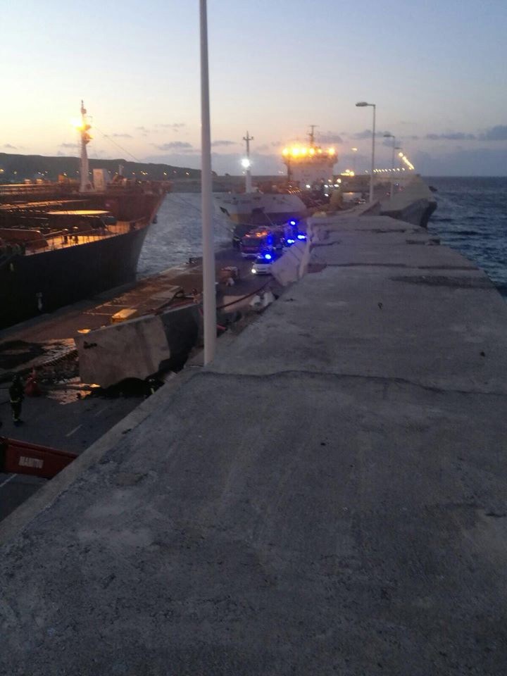 Καρέ- καρέ η πρόσκρουση επιβατηγού πλοίου σε λιμάνι στα Κανάρια νησιά [ΒΙΝΤΕΟ-ΦΩΤΟ]